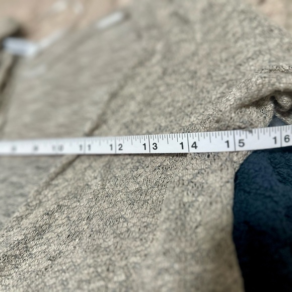 Cute tan knitted Cardigan Size Small - Picture 9 of 10